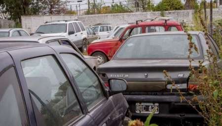 El Concejo busca limpiar la ciudad y los canchones de los autos abandonados