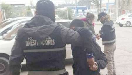 Citaron a una joyera para hacer negocios y le robaron a mano armada 60 mil pesos