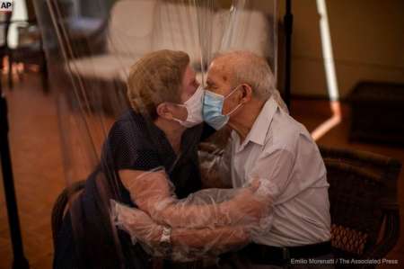 El amor en tiempos del Coronavirus: 102 días para el esperado beso