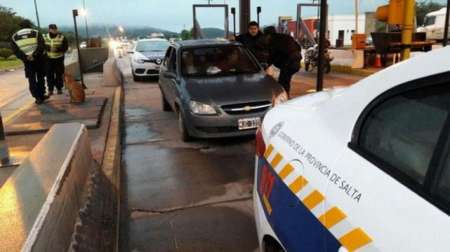 Largas filas para entrar a Salta el día previo a la restricción total