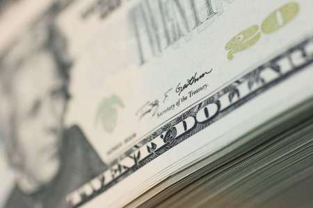 Advertencia de bancos a clientes por incremento "inusual" de transferencias de dólares