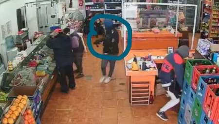 VIDEO Golpe comando: Con ametralladoras asaltaron un supermercado chino