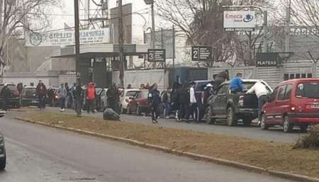 VIDEO Despidieron con una caravana al barra muerto por el jubilado en Quilmes