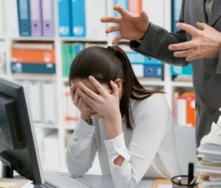 Su jefe la hostigaba, la empresa no hizo nada y ahora deberán pagarle más de 2 millones