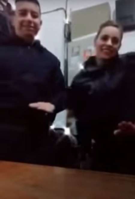 VIDEO Investigan a tres policías por grabarse bailando en una comisaría y usar Tik Tok