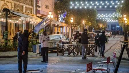 Lo último: se evalúa la posibilidad de volver a extender el horario gastronómico