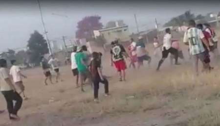 VIDEO En plena cuarentena armaron un “picadito” y todo terminó en una batalla campal