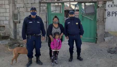 Una niña fue rescatada por policías tras ahogarse con caramelos