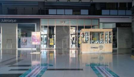 Un domingo con menos gente en las calles e iglesias concurridas de Salta