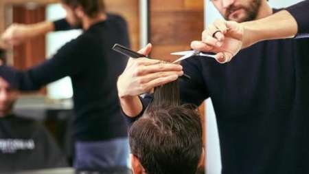 Pese a la pandemia, los peluqueros de Salta se permiten disfrutar de su día