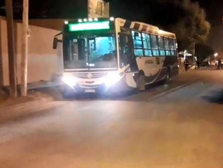 Adolescente de zona sur murió tras chocar su moto contra un colectivo