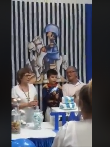 Ni IronMan ni Superman… ¡él eligió a San Martín para festejar su cumpleaños!