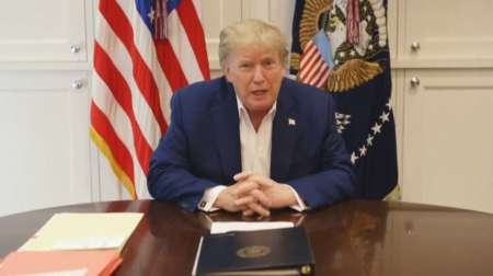 Trump no presenta "ningún síntoma" de coronavirus y se mete de lleno en la campaña