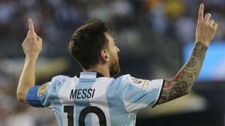 Messi: "Buena victoria para descomprimir un poco por la situación que pasa la gente"