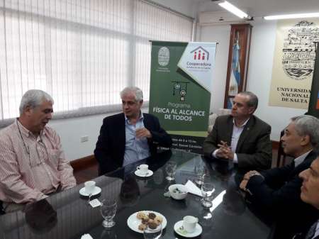 Cooperadora Asistencial renovó un convenio con la UNSa para apoyar el taller “Física al alcance de todos”