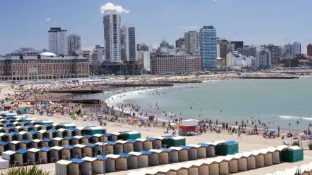 Temporada de verano: cómo funcionará el semáforo con el que restringirán actividades para los turistas