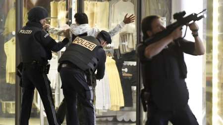 Estado Islámico se atribuyó el atentado que dejó cinco muertos y más de 20 heridos en Viena