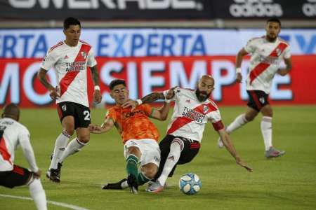 Banfield sorprendió a River y lo superó en el cierre de la primera fecha de la Copa de la Liga Profesional