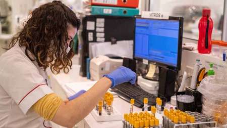 Argentina producirá al menos 150 millones de dosis de la vacuna de Oxford y AstraZeneca