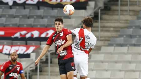 River fue más y sobre la hora rescató un empate ante Paranaense