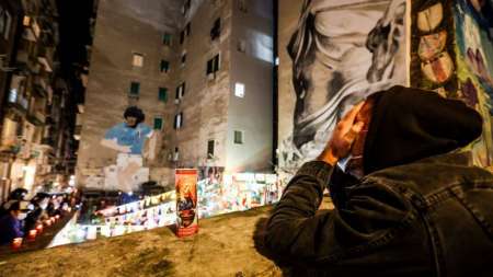 Nápoles de luto: la ciudad que venera a Diego le dice adiós