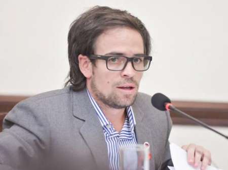 Se deberán instalar contenedores destinados a la recolección de residuos de aparatos eléctricos y electrónicos en desuso