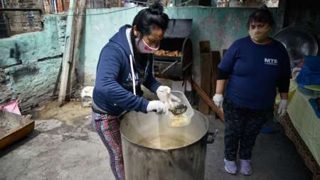 Sin planes sociales y sin la asistencia especial por la pandemia, la indigencia hubiera llegado al 28% de la población y la pobreza al 53%