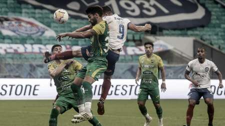 Defensa alcanzó justo éxito ante Bahía en un controvertido juego por acción del VAR