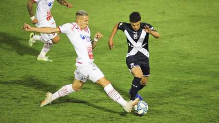 Huracán lo dio vuelta y le quitó el invicto a Independiente después de 13 partidos