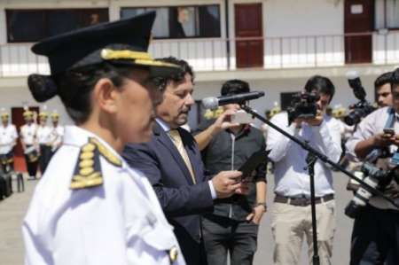 Con 30 años de servicio profesional se retira la primera Jefa de Policía del país