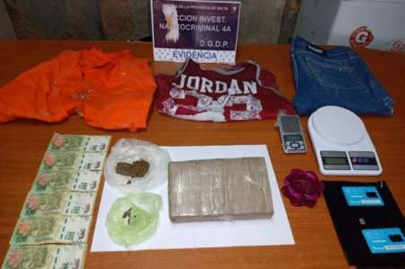 Narcotráfico: se detuvo a dos personas y se decomisaron más de 5 mil dosis de marihuana.