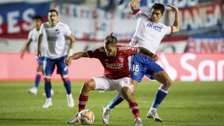 Con un show de goles, River clasificó a semifinales