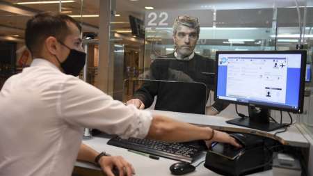 Llega último vuelo autorizado desde el Reino Unido