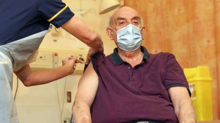 El Reino Unido comenzó a aplicar la vacuna de Oxford/AstraZeneca contra el covid-19