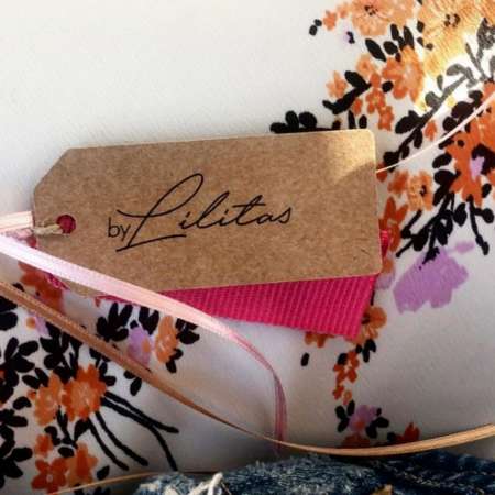 By Lilitas: Carrió se lanzó como diseñadora de moda con una marca que apuesta por las prendas holgadas