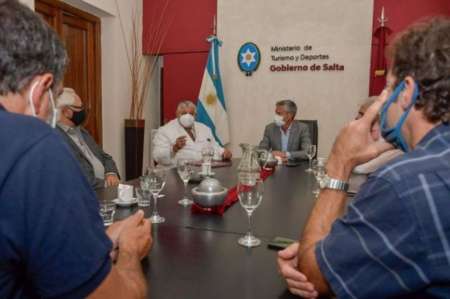 Turismo: Gobierno y sector privado intensifican acciones para evitar el cierre