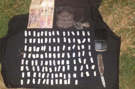 La policía de Salta decomisó más de 250 dosis de droga y demoró a 5 personas