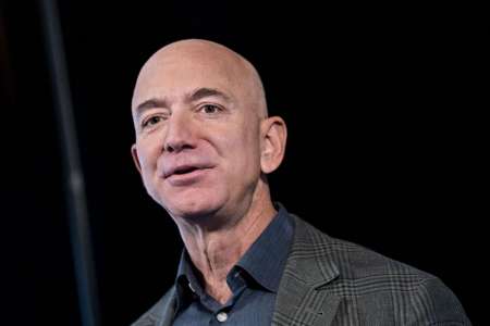 Jeff Bezos anunció que cederá su puesto como CEO de Amazon