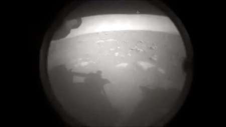 La primera imagen enviada por el rover Perseverance desde Marte