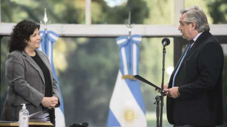 Fernández: "Encomendé a Vizzotti que protocolice al máximo el suministro y aplicación de vacunas"