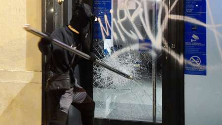 Sexta noche de protestas en Cataluña por la prisión del rapero, la primera sin disturbios