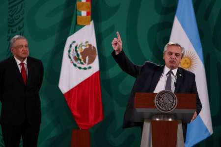 Desde México, Alberto Fernández defendió a los vacunados VIP y apuntó contra la oposición y la Justicia que investiga el caso