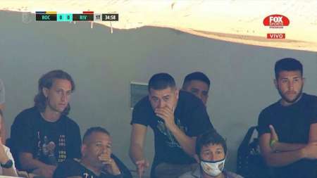 Escándalo: el hijo de Riquelme estuvo en La Bombonera pese a haber sido contacto estrecho de coronavirus