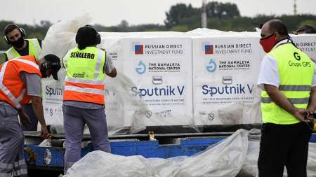 Nueva partida de vacunas: esta tarde llegarán 330 mil dosis desde Rusia