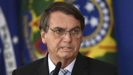 Según Bolsonaro, Brasil está "yendo bien" y es un "ejemplo" contra el coronavirus
