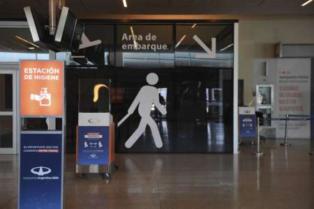 Vuelos al exterior: cómo redujeron las frecuencias las aerolíneas luego de las restricciones