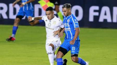 Racing perdió por goleada ante Godoy Cruz y llega golpeado al clásico ante Independiente