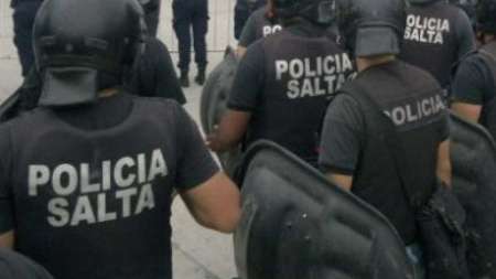 Detienen a tres efectivos policiales imputados en múltiples causas