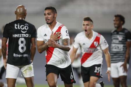 River le ganó a Junior pero hubo polémica por un penal no cobrado