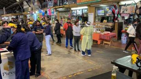 Iniciaron los testeos agrupados en grandes mercados de la capital hoy comienzan las escuelas